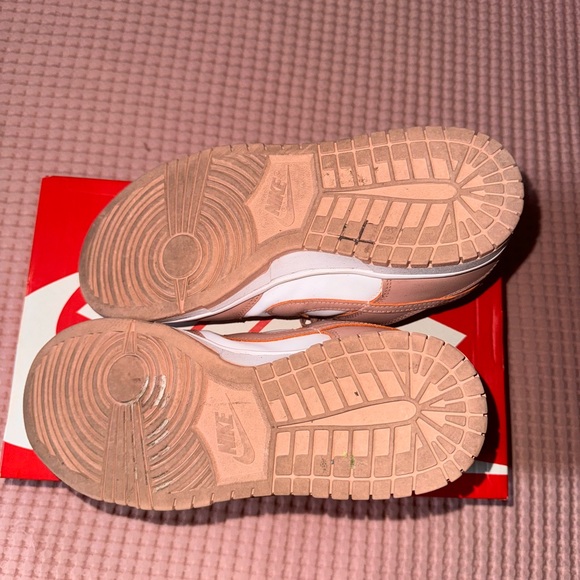 Nike Women’s Dunk Low Rose Whisper 8.5 - Picture 2 of 2